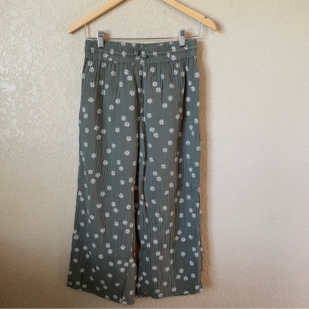 Rylee+Cru Daisy drawstring Capris